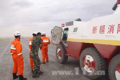 11级大风吹翻3车困11人 消防紧急营救/图