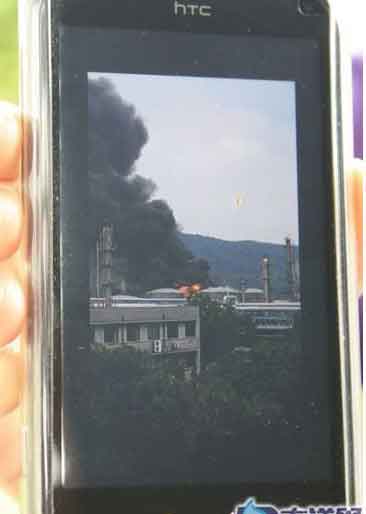 组图：广州石化油罐发生爆炸 7人烧伤