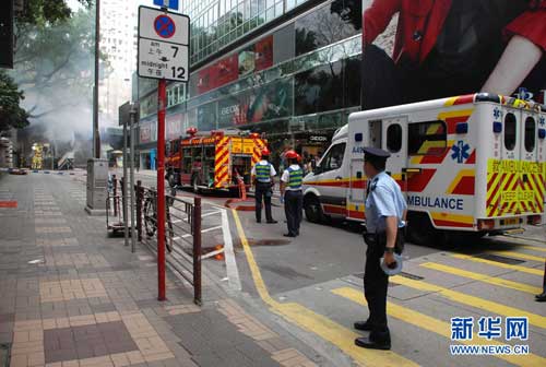 组图：香港尖沙咀海防道突发火灾