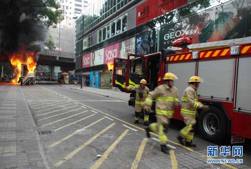 组图：香港尖沙咀海防道突发火灾