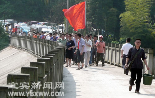 组图：蜀南竹海遇山火 千亩竹林受灾