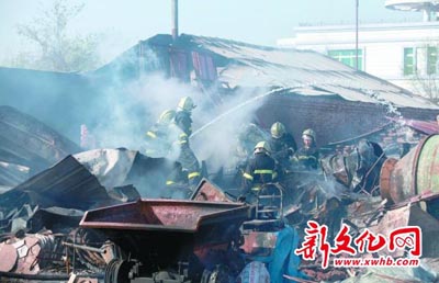 长春一停产塑料厂凌晨起火 损失约上百万