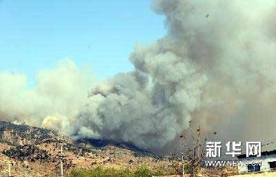 组图：泰山余脉发生多处大火 向泰山蔓延