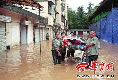 组图：陕南降50年一遇暴雨 山体滑坡18死