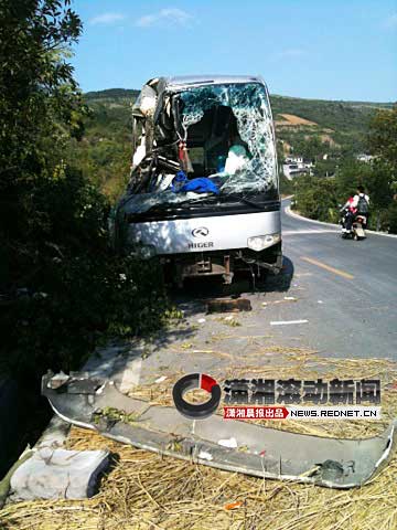 永顺翻车10人死续：司机急打方向导致翻车