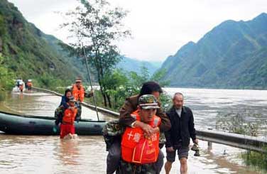 陕川渝等8省遭遇暴雨已致70死32失踪/图