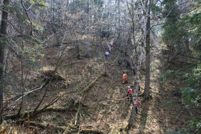 组图：12名驴友被困长白山 消防紧急营救