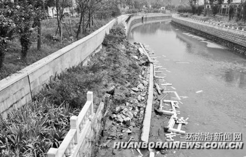 河北唐山市青龙河一护栏突然坍塌(图)