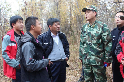 组图：12名驴友被困长白山 消防紧急营救