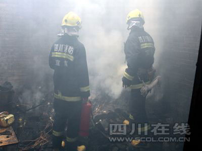 宜宾消防官兵成功处置一起农村房屋火灾