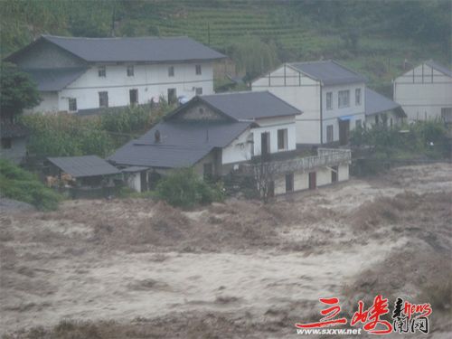 组图：神农架泥石流险情现场直击