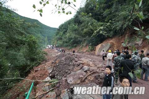 四川南江山体滑坡 4人遇难8人失踪（图）