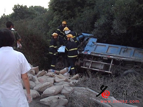 苏嘉杭高速三车连环相撞 二人当场死亡