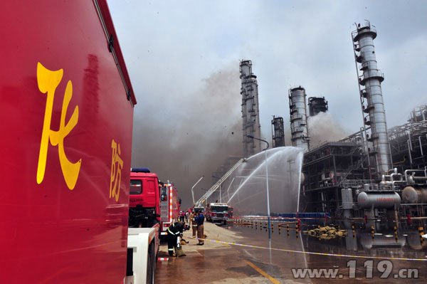 大亚湾炼油基地爆炸明火被控制在10平米内