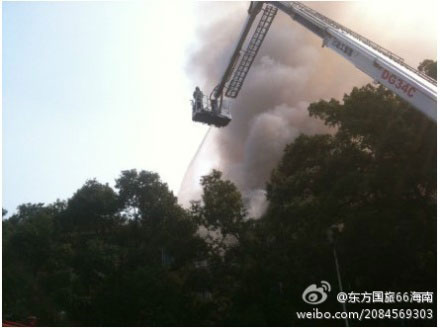 微博爆料：中南大学化工楼起火 屋顶被烧穿