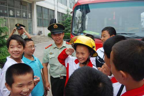 消防知识带回家 泰安学生争当安全小卫士