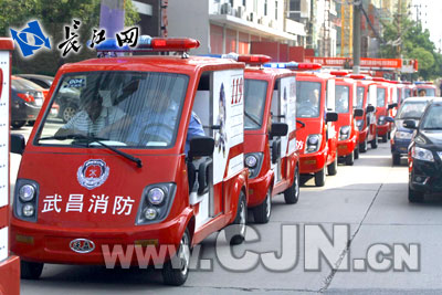 武汉社区首次大规模配备新型消防车/图