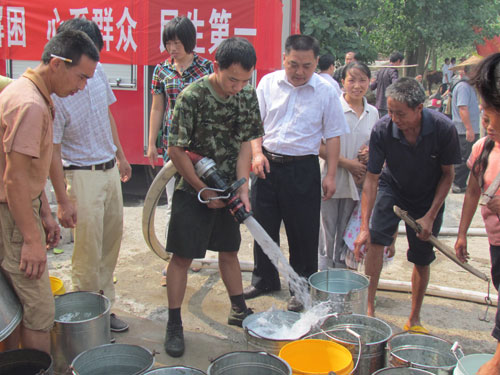 贵州德江消防为共和乡神溪村送水15吨