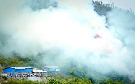 重庆中梁山森林大火 3000人参与扑救/图