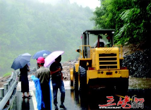 组图：神农架泥石流险情现场直击