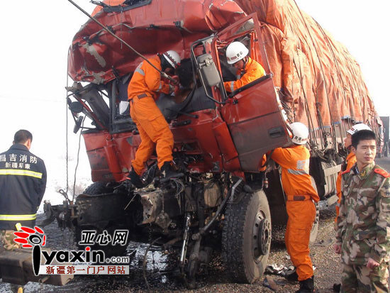 新疆乌奇公路两车追尾 一死两伤（图）