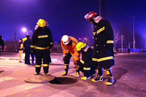 石家庄北二环体育大街燃气泄漏 消防驰援