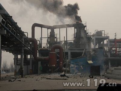 内蒙古宜化化工厂爆炸起火 乌海消防急救