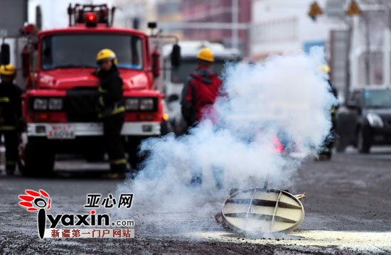 组图：乌鲁木齐电缆短路起火 喷出紫烟