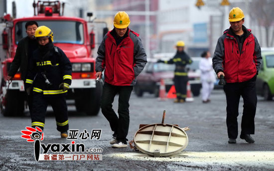 组图：乌鲁木齐电缆短路起火 喷出紫烟