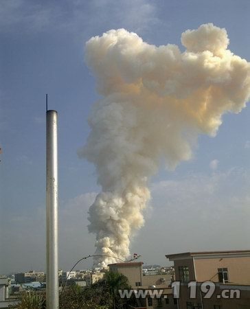 组图：广州番禺化工厂爆炸消防救援直击