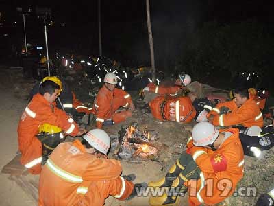 梧州山体滑坡事故已致2死 消防仍在搜救