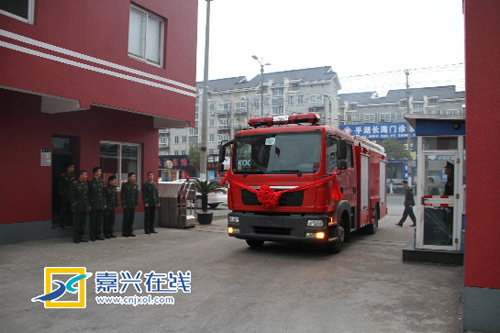 曼底盘压缩空气A类消防泡沫车落户浙江