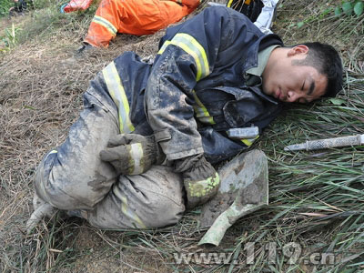 梧州山体滑坡7人遇难 消防坚守2天2夜/图