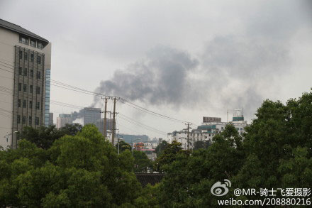 微博爆料：苏州一在建高楼起火 浓烟滚滚