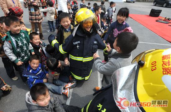 盐城打造校园安全网 为师生送“消防套餐”