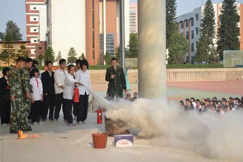 组图：晋江消防与养正中学联合灭火演练