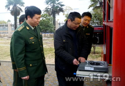 安徽马鞍山添置首辆多功能消防宣传车/图