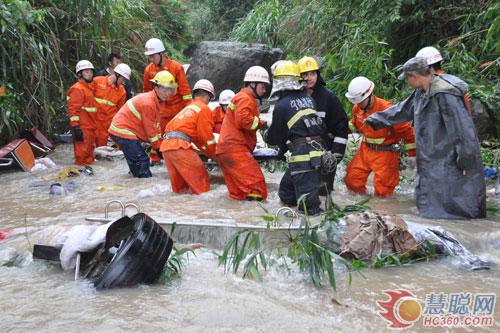 组图：沈海高速6·20重大交通事故救援纪实