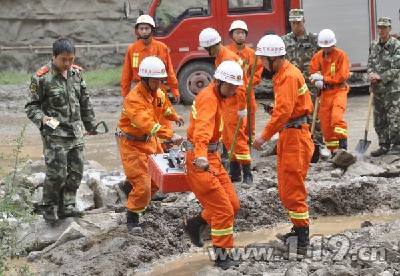 四川金川泥石流事故致6人死亡 消防急援