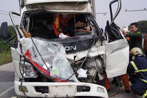 漳浦货车追尾土方车 漳浦消防救出1人