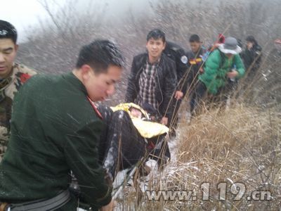 驴友被困花果山 连云港消防风雪中营救