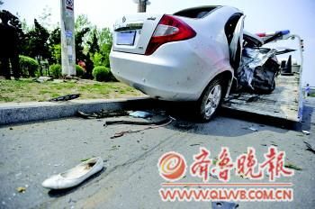 试驾豪车与私车相撞 造成两人死亡（图）