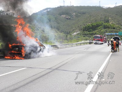 高速公路汽车变火车 清远消防紧急驰援