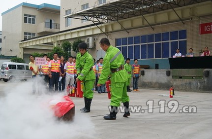 富士康大火 消防指导2千员工成功疏散