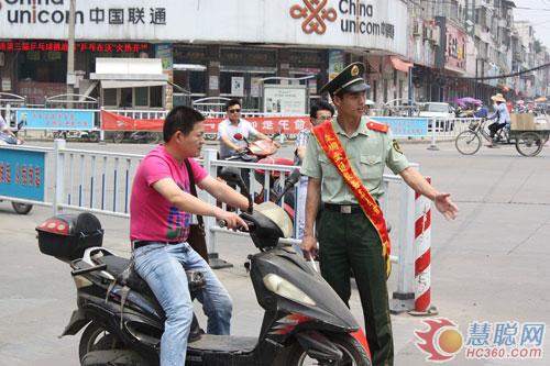 斑马线上的红门卫士 书写固镇警民鱼水情