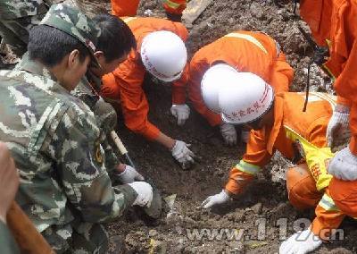 四川金川泥石流事故致6人死亡 消防急援