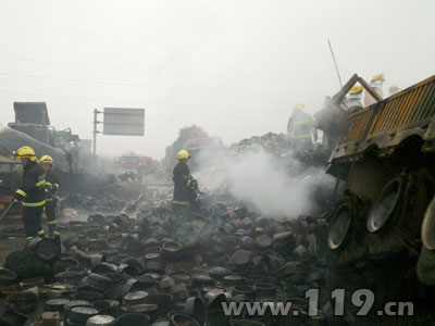 京福高速60辆车追尾6人死亡 消防驰援/图