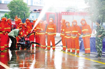 浙江塘下镇首批11支村志愿消防队成立/图