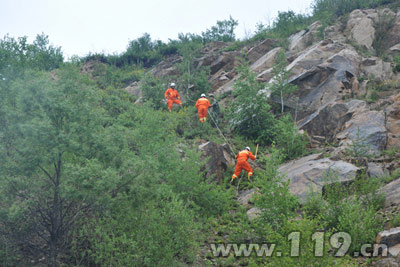 降雨致山体滑坡 阿尔山消防紧急排险