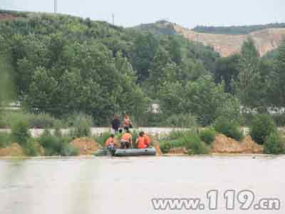 洪流突袭宜昌10人被困 当阳消防紧急救援